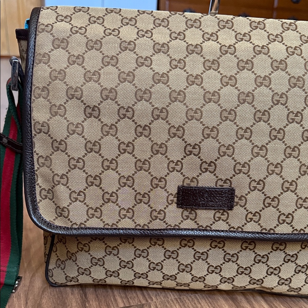 A512- Gucci crossbody bag - Picture 3 of 16